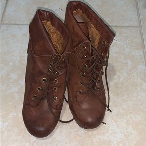 Leather brown heeled booties